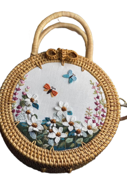 Rattan handbag embroidered 